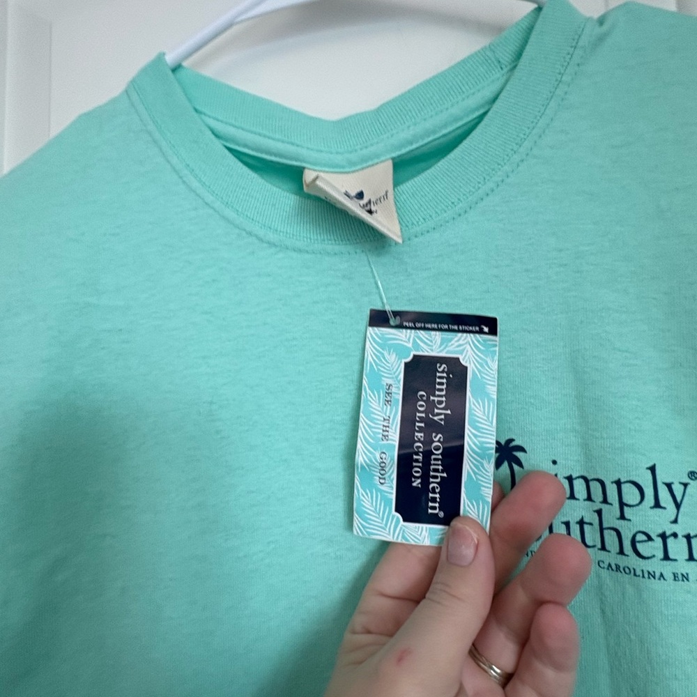 Simply Southern Women’s NWT Aqua Graphic Tshirt - Size S - Picture 2 of 5